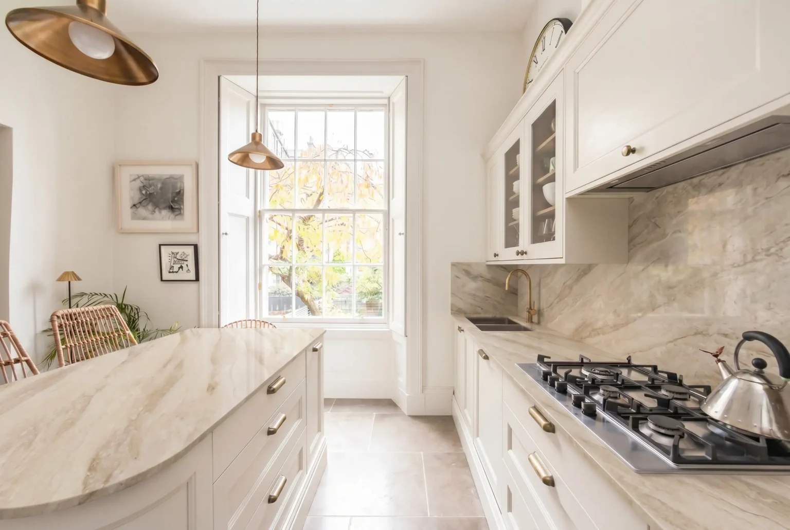 Taj Venata quartz worktops in a kitchen